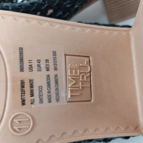 NWOT.  BLACK OPEN WEAVE HEELED CLOGS. SIZE 11 WOMEN'S. - Picture 4 of 11